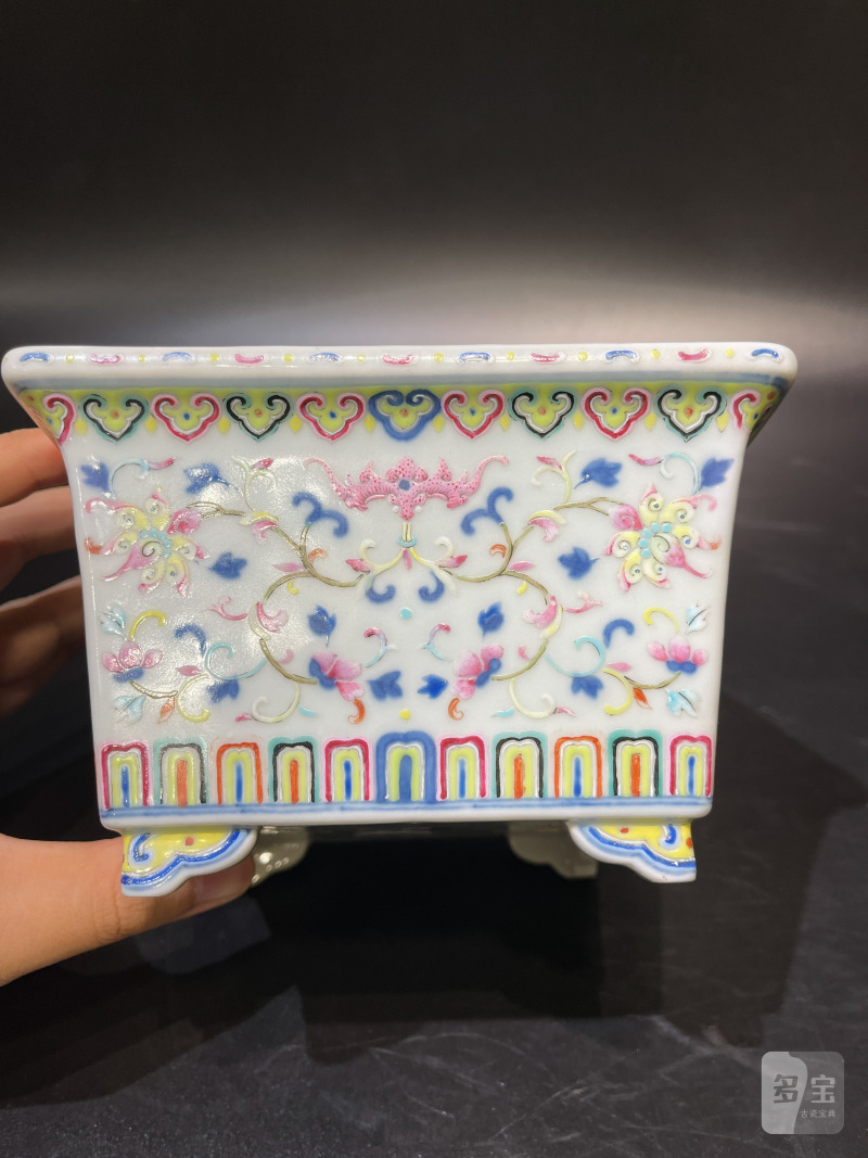 清道光 洋彩缠枝花卉纹花盆 - 图3